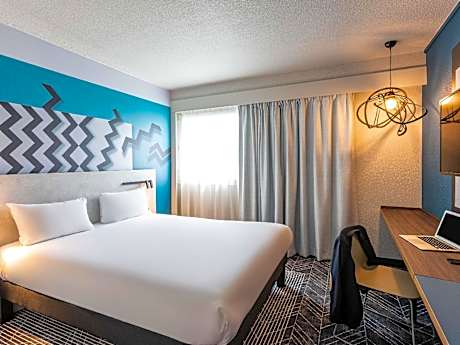 Superior room with a queen size bed