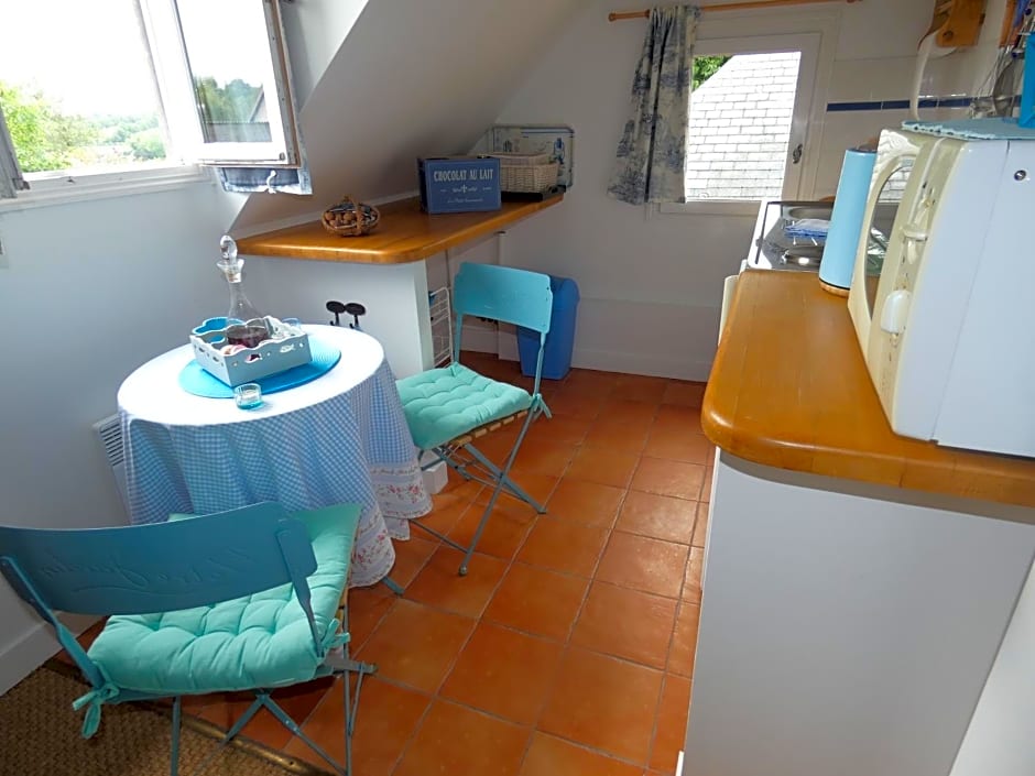 Les Petits Matins Bleus - Chambres d'hôtes "Les Pommiers"