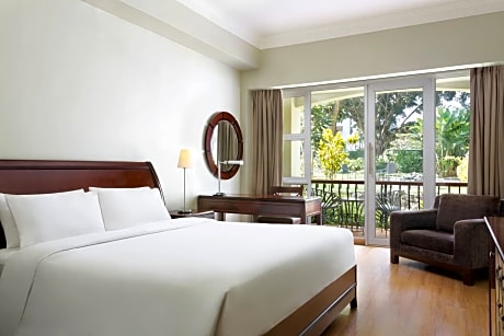 Premium Deluxe King Room with Balcony and Garden View