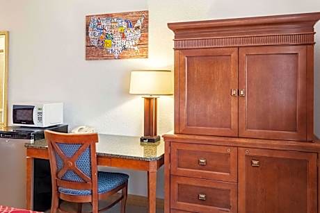 Queen Room - Accessible/Nonsmoking