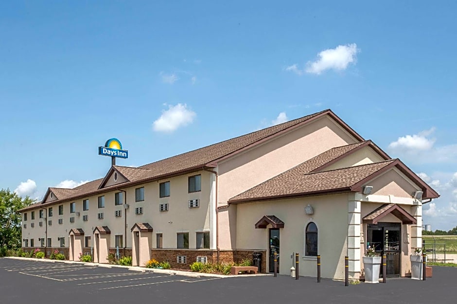 Photo 1 of 19 of Days Inn by Wyndham Le Roy/Bloomington Southeast