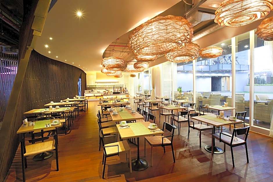 VELA Dhi GLOW Pratunam