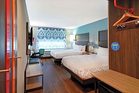 Queen Room with Two Queen Beds - Hearing Access
