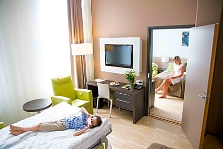 Family Room (2 Adults + 2 Children)