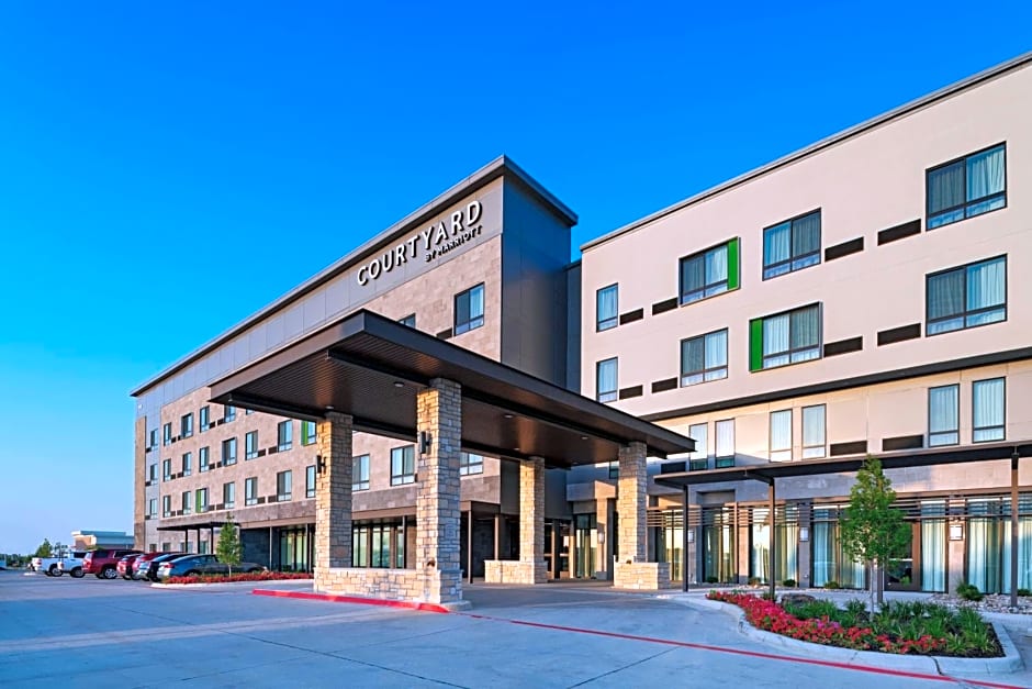 Courtyard by Marriott Dallas Grand Prairie