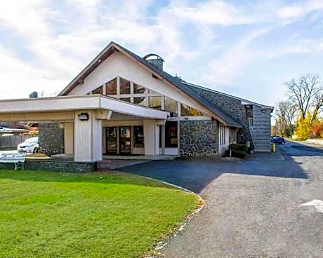 Econo Lodge Inn & Suites Colonie Center Mall