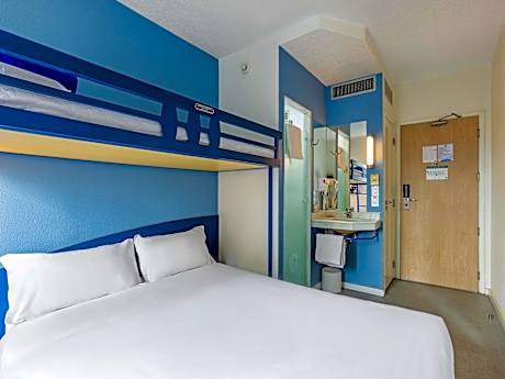 Standard Apartment With One Double Bed