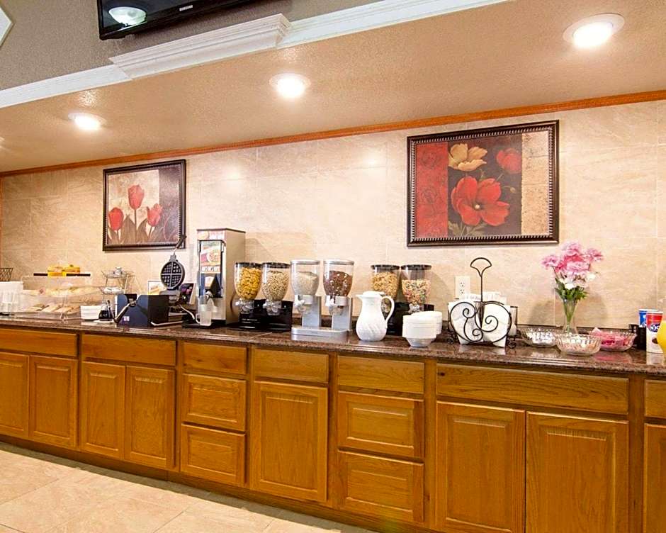 Rodeway Inn & Suites Emporia