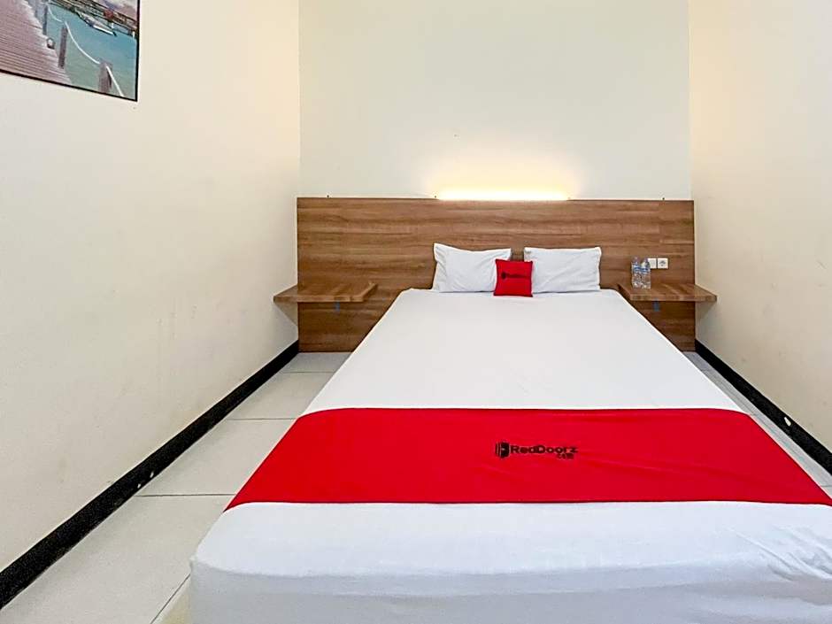 RedDoorz at Hotel Mutiara Ponorogo