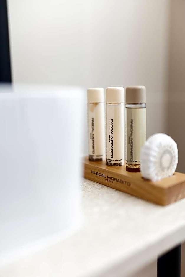 Tinah Paris, Champs Elysées