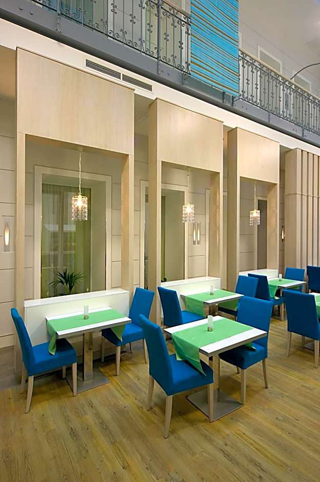 Atrium Fashion Hotel