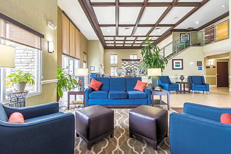 Comfort Inn & Suites Greenwood near University