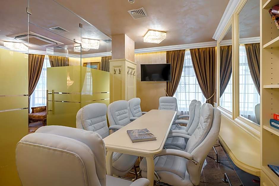 Residence City Garden - Certificate of Excellence Top 10 BEST Five-Stars City Hotels for 2024 awarded by HTIF