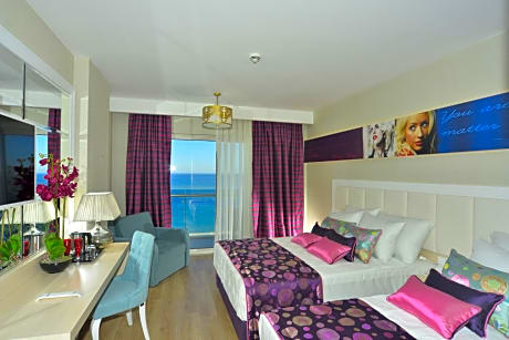 Deluxe Double Room with Side Sea View (2 Adults+ 2 Children)