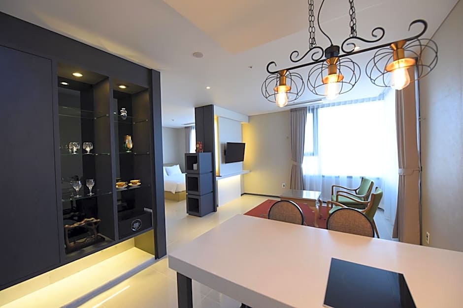 Geoje Artnouveau Suite Hotel