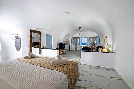 The Majestic Cave Villa with Heated Jetted Plunge Pool Sea & Sunset View