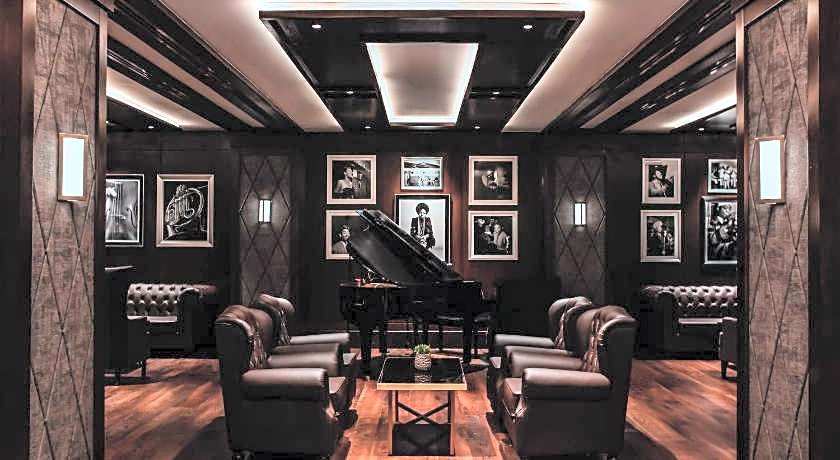 Al Bustan Palace, a Ritz-Carlton Hotel