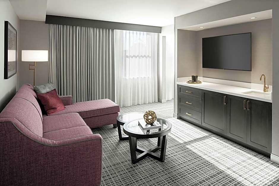 The Axis Moline Hotel, Tapestry Collection by Hilton