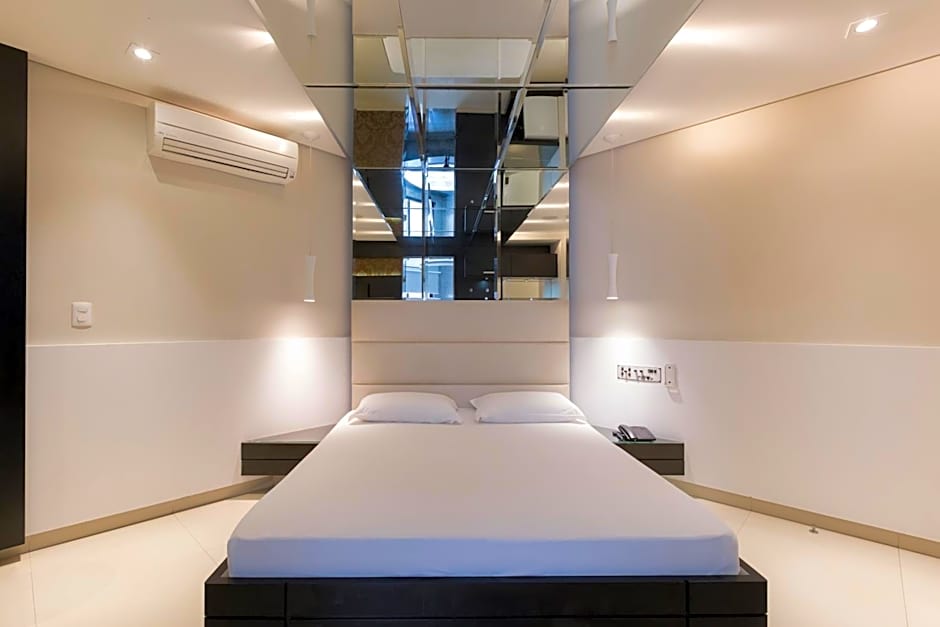 Poeme Motel by Drops