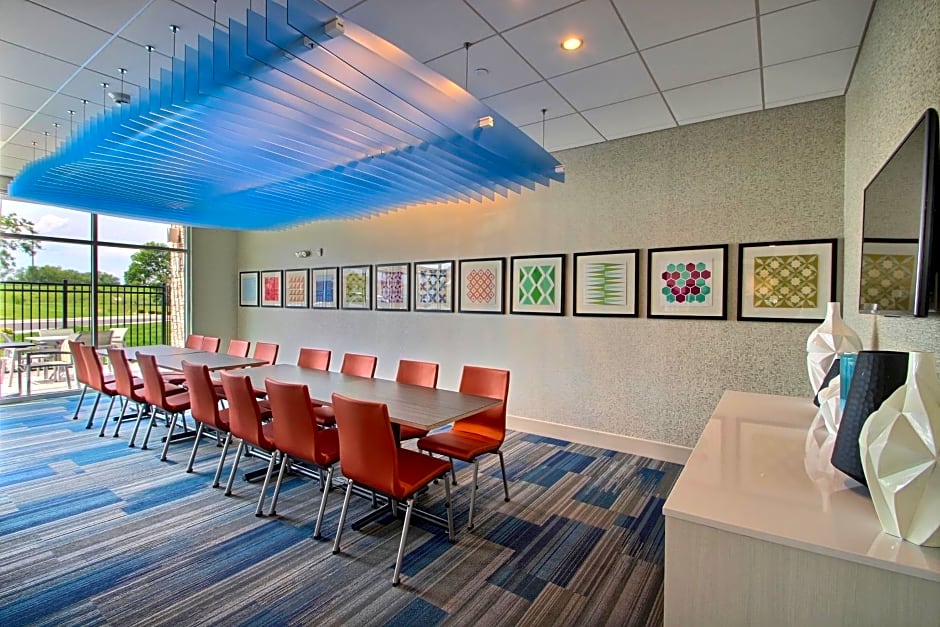Holiday Inn Express & Suites Fond Du Lac By IHG