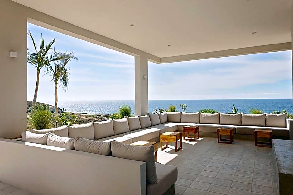 Topia Retreat- Sunset Suite