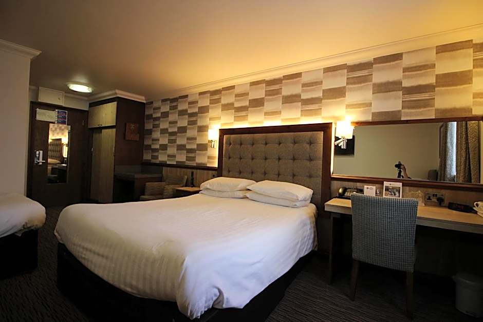 Best Western Plus Pastures Hotel