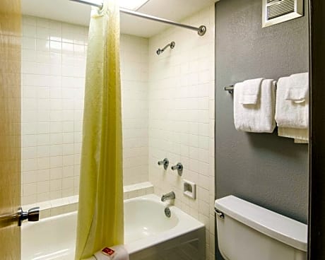 2 King Beds, Efficiency, Suite, Nonsmoking