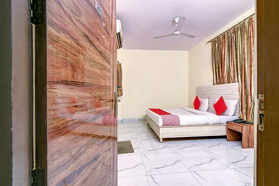 Hotel O Vishwakarma Palace