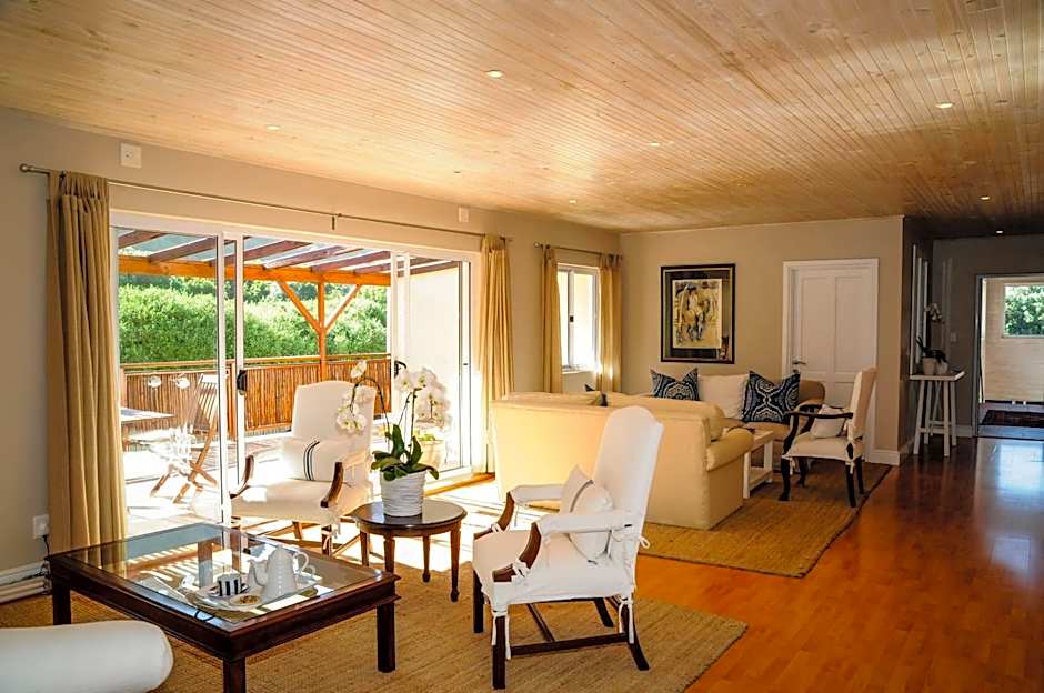 Singing Kettle Beach Lodge