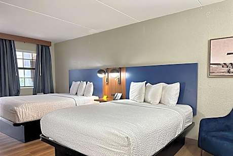 Deluxe Queen Room with Two Queen Beds - Non-Smoking