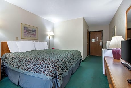 1 King Bed, Nonsmoking, Accessible