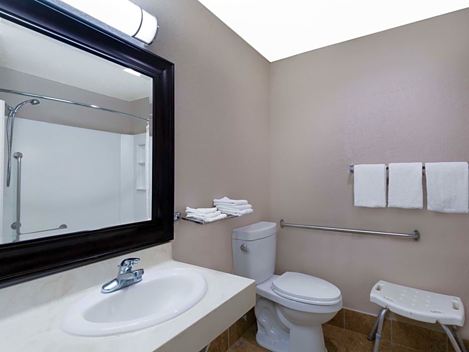 Baymont by Wyndham Muncie Near Ball State University