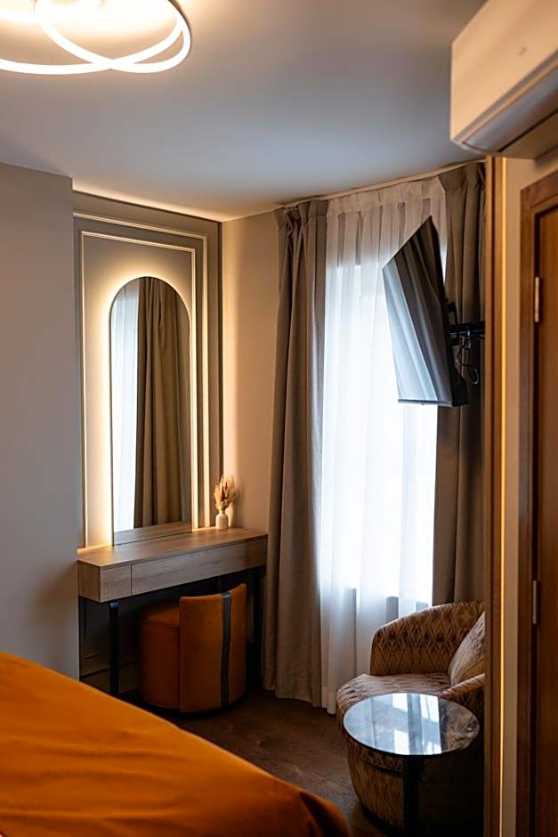 The Hyde - At Dunning's Bar