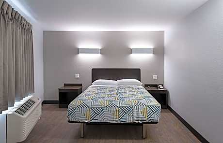 King Room - Disability Access - Non-Smoking