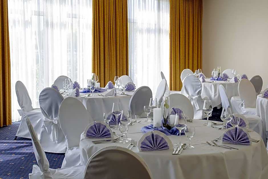 Mercure Kamen Unna
