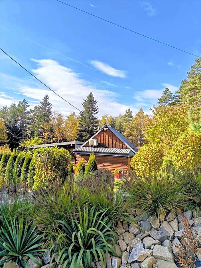 DOMEK NA GÓRACH z GORĄCĄ BALIĄ i SAUNĄ