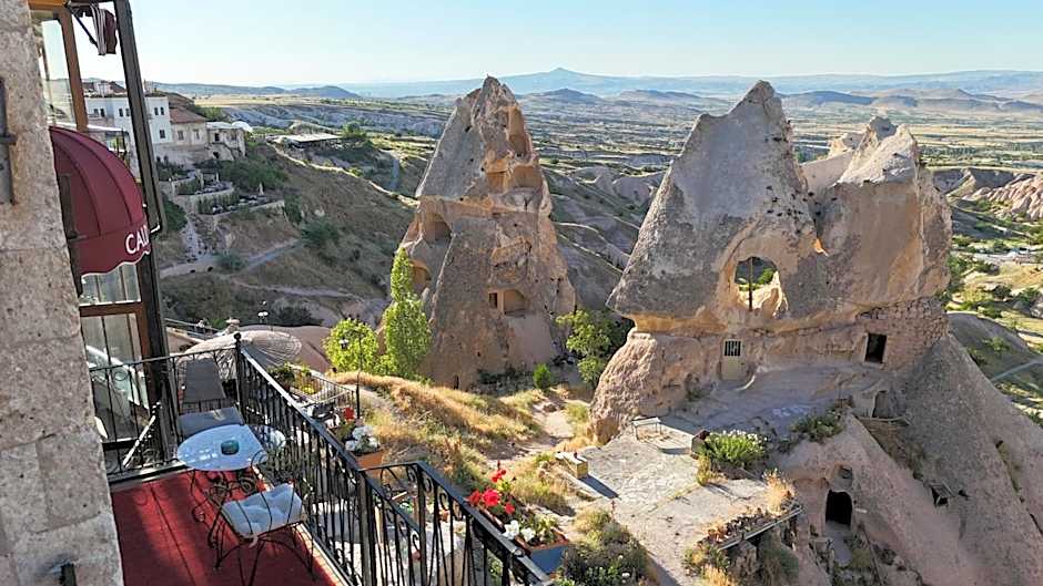Caldera Cave Hotel