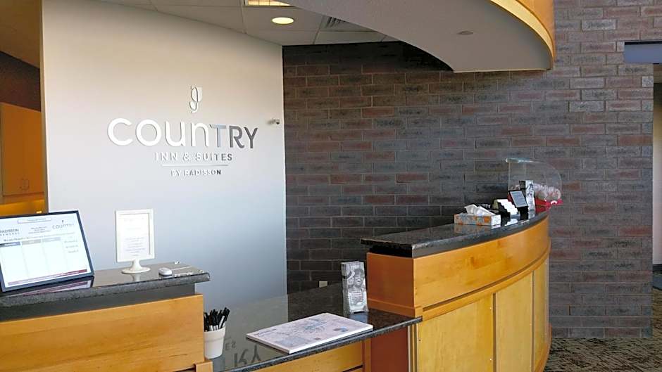 Country Inn & Suites by Radisson, Fergus Falls, MN