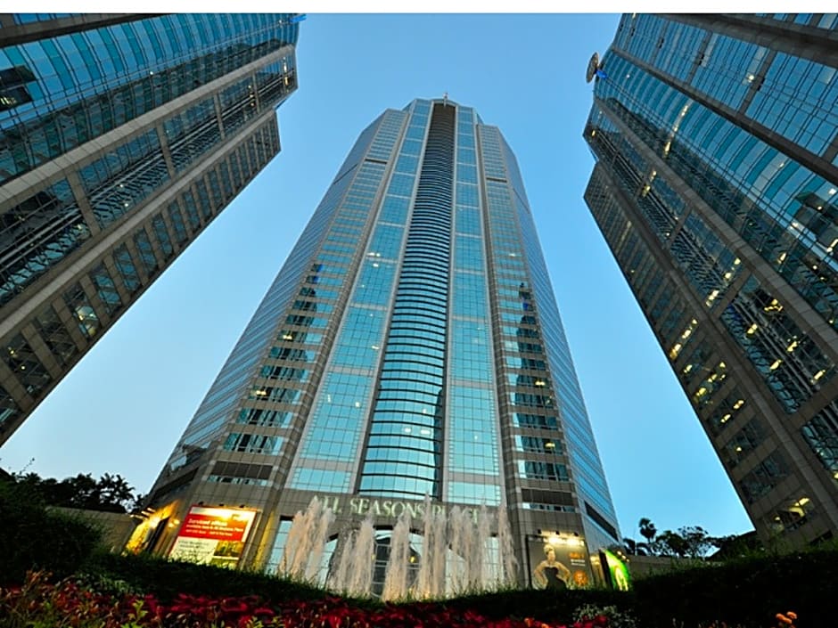 The Quarter Ploenchit by UHG