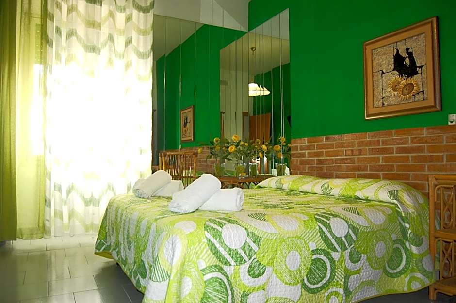 Stanze sul Mare B&B and Apartment