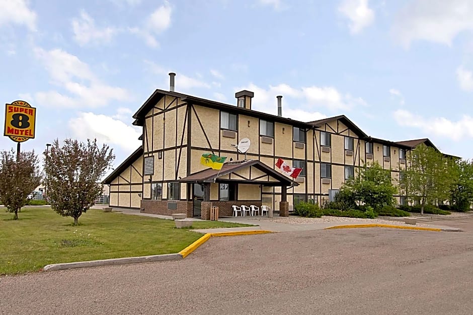 Super 8 by Wyndham Regina