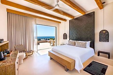 King Suite Penthouse with Ocean View and Plunge Pool - Non-Smoking