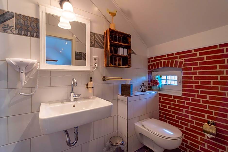 INSEL-LAND-HOTEL MICHAELSEN -Boutique Hotel- im Ostland mit Yoga u Sauna