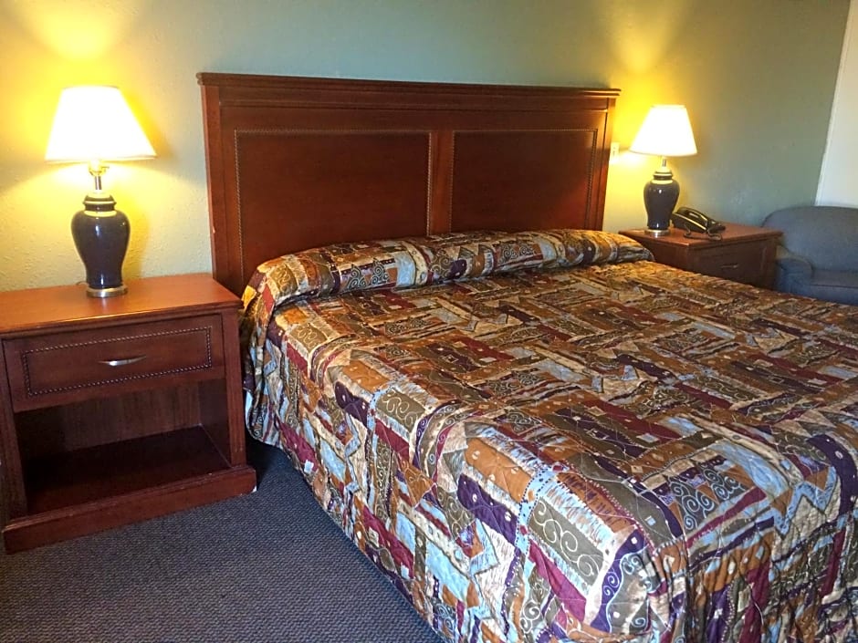 Rest Inn - Extended Stay, I-40 Airport, Wedding & Event Center