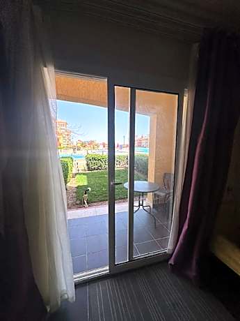 61006A with garden view