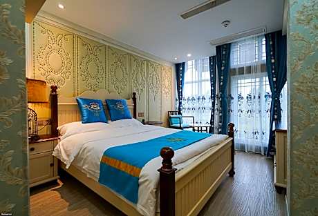 Standard Queen Room - Non-Smoking