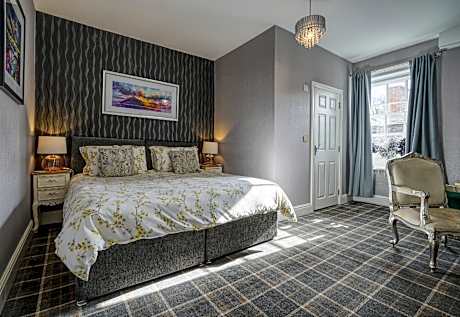 Double Or Twin-Ensuite with Shower