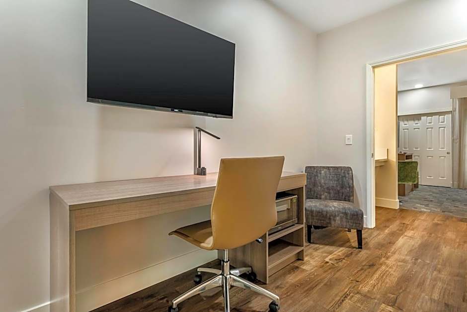 University Park Inn & Suites, an Ascend Collection Hotel