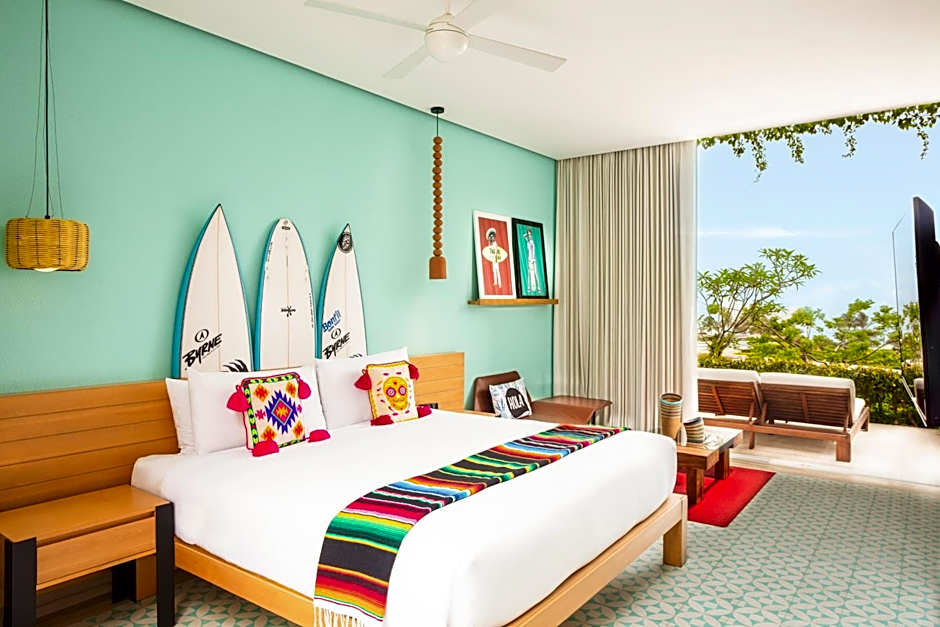 Photo 1 of 4 of Deluxe 1 King Bed, Ocean View