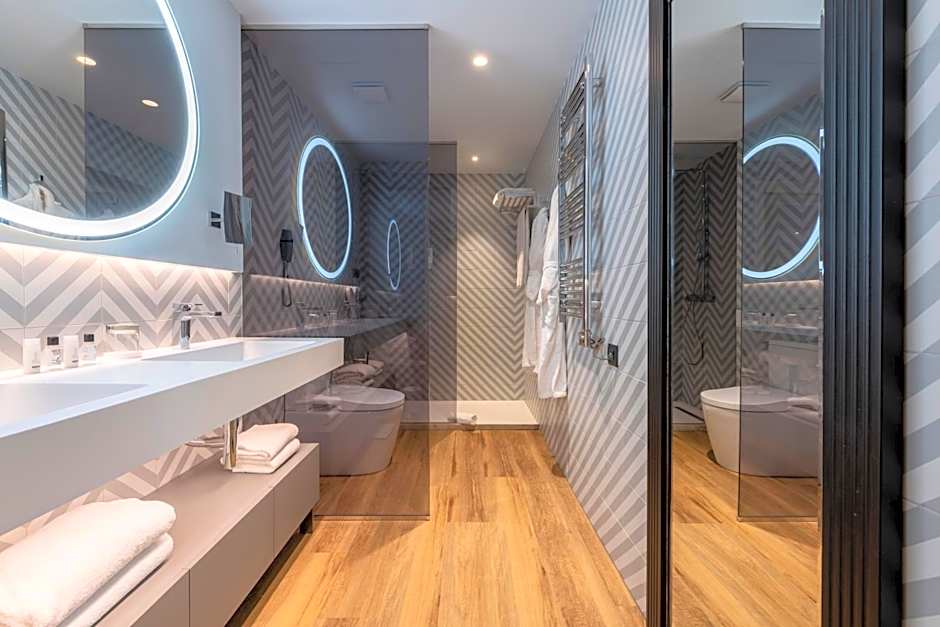 Suites Plaza Hotel & Wellness